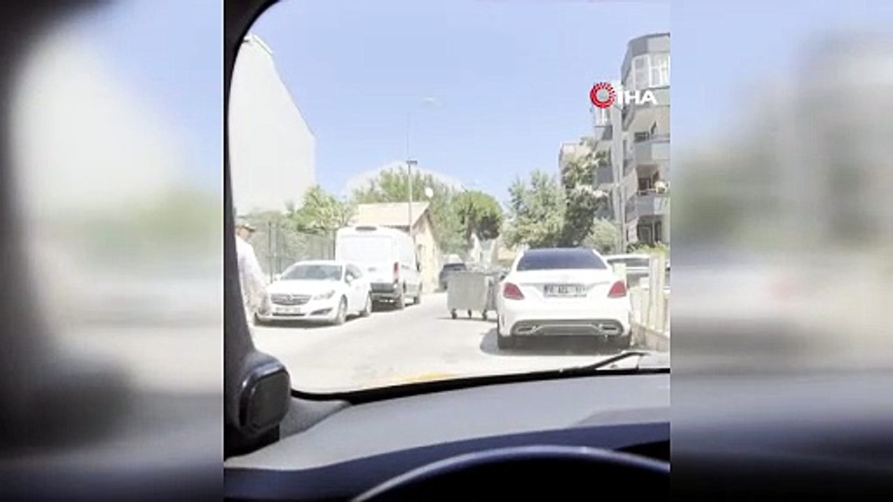 Başıboş gezen çöp konteynerleri trafiği birbirine kattı