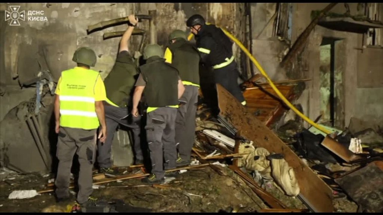 Missili russi su Kiev, almeno nove morti e 28 feriti