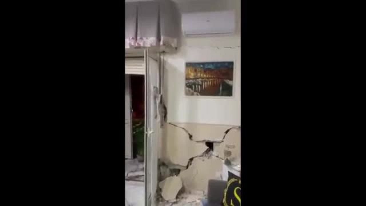 I danni in una casa a Pozzuoli per il terremoto