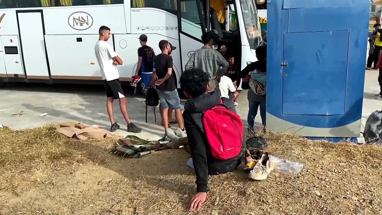 Marruecos traslada a los migrantes de regreso tras su vuelta de Ceuta