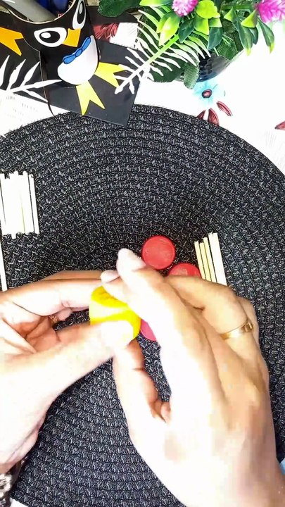 DIY Ferris Wheel Miniature Using Ice Cream Sticks & Bottle Caps | Easy School Craft