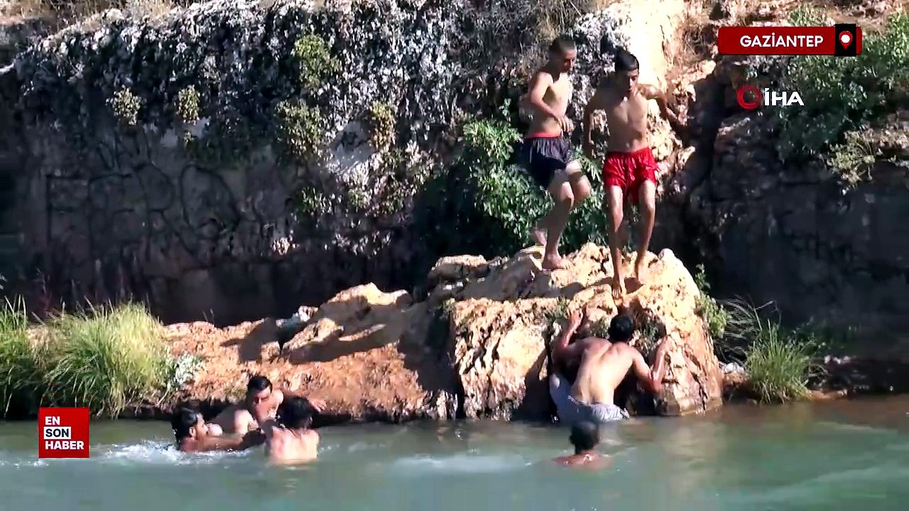 Gaziantep'te sıcaktan bunalan gençler Sıtma Pınar Çayı'na akın etti