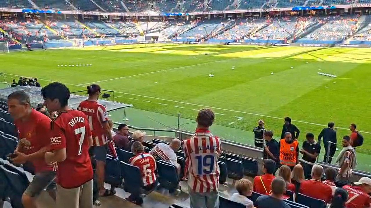 Gran ambiente en el Strawberry Arena para el amistoso entre Atleti y M. United