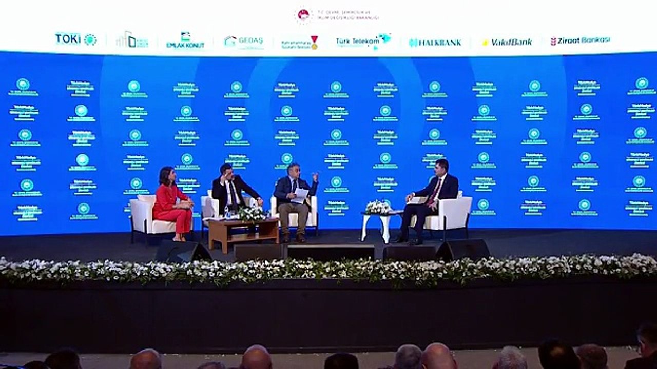 Kahramanmaraş'ta dikkat çeken an: Bakan Kurum sordu, salon tek ses oldu