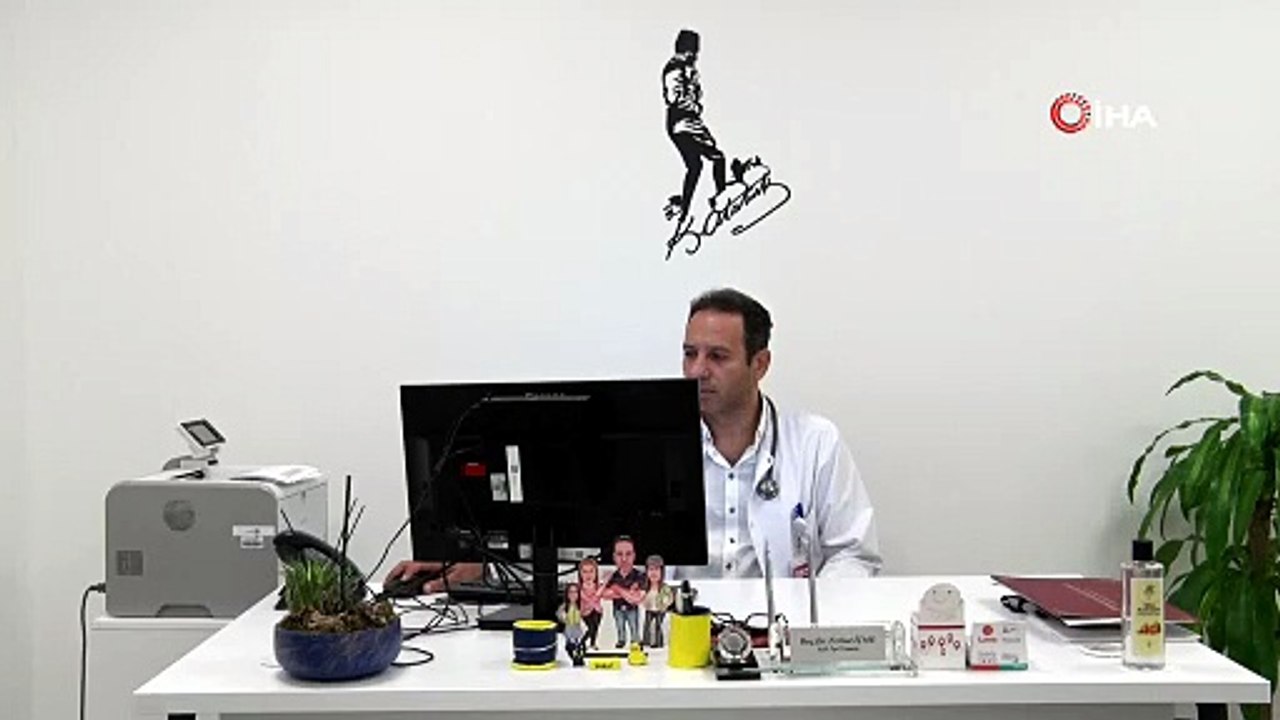 Uzmanlardan tavsiye: Şekerli yiyecekler ve çiçekli kıyafetler arı sokması riskini artıyor! Müthiş bir gözlem