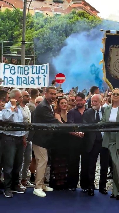 Festa Napoli, si parte! La famiglia De Laurentiis da il via alla "processione" - VIDEO
