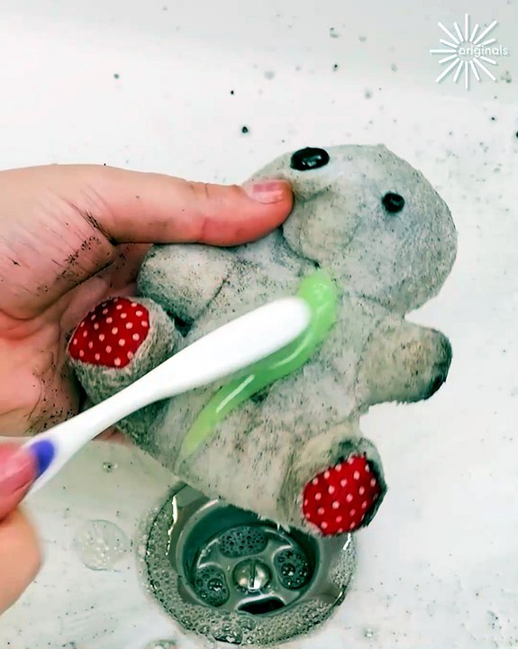 Giving this old teddy bear a second chance 🧸🧼