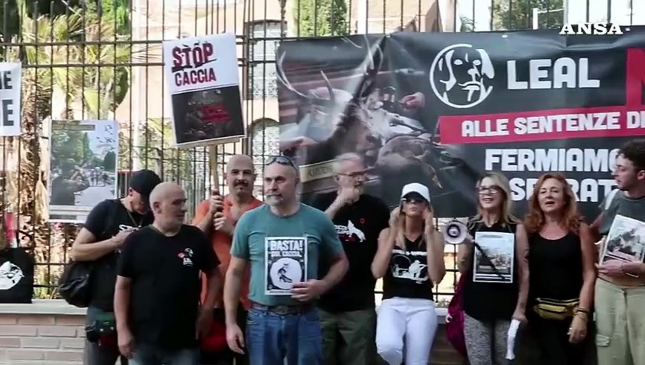 Caccia, protesta contro la legge "spara-tutto": "No alle sentenze di morte"