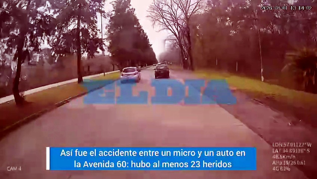 Así fue el choque entre el micro de la Línea 202 y un auto en la Avenida 60