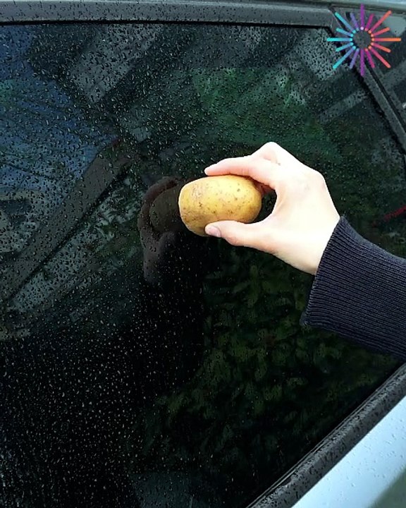 Say goodbye to foggy glass with this 🥔🙌