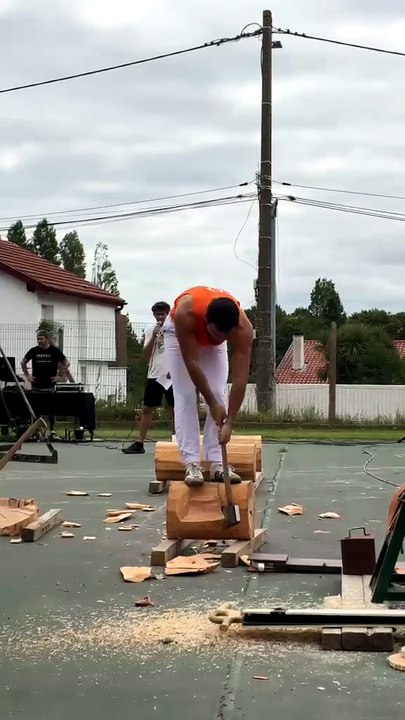 Patxi Igoa, gagnant de la compétition de Bûcheronnage sportif
