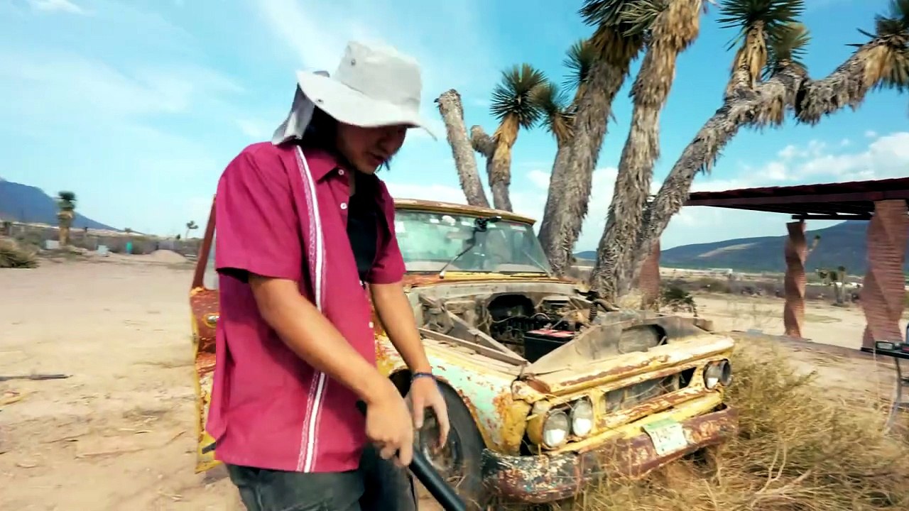 Encendiendo una camioneta ABANDONADA en el DESIERTO!