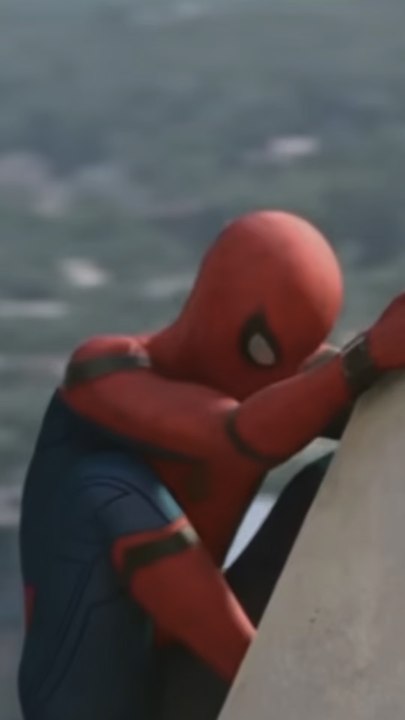 Tom Holland devait porter un accessoire particulier pour jouer Spiderman 😬