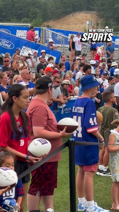 Jaxson Dart signs autographs for young fans at Giants training camp
