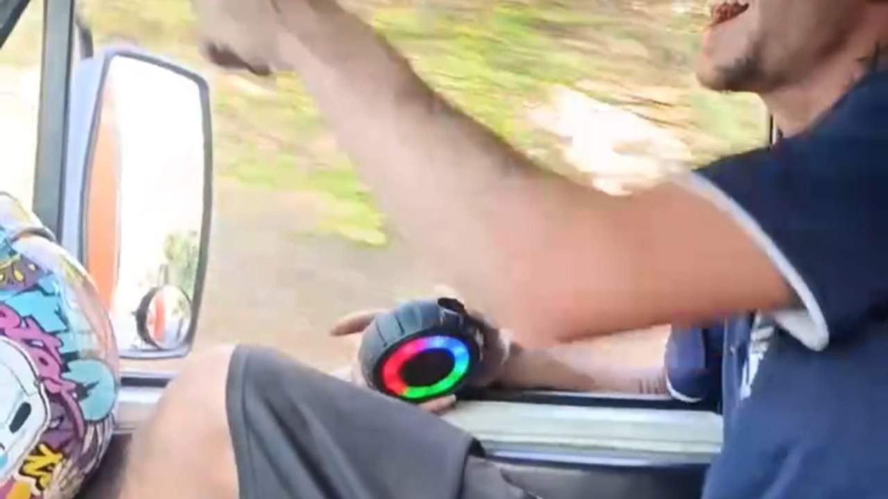 Diz ele que canta muito