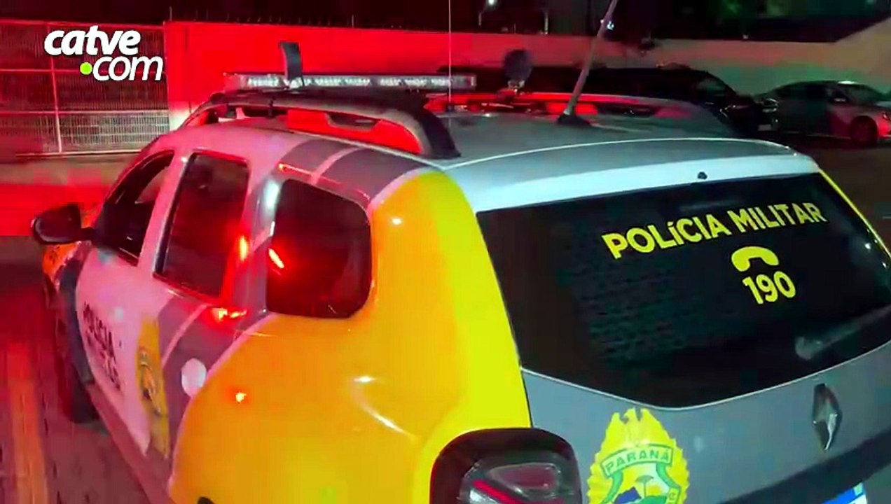 Motociclista embriagado bate em viatura da PM estacionada durante atendimento de ocorrência em Cascavel