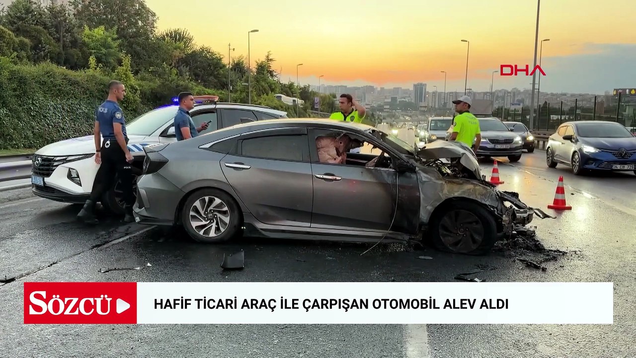 Bahçelievler'de hafif ticari araç ile çarpışan otomobil alev aldı: 2 yaralı