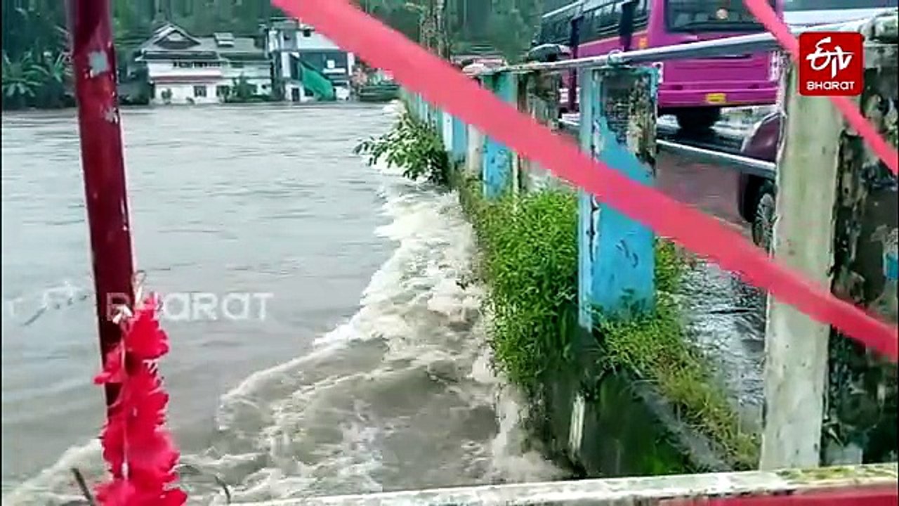 കേരളത്തെ വിറപ്പിക്കുന്ന മിന്നല്‍ പ്രളയം, കാരണമിത്... കാലാവസ്ഥാ വിദഗ്‌ധര്‍ നല്‍കുന്ന മുന്നറിയിപ്പ്...!