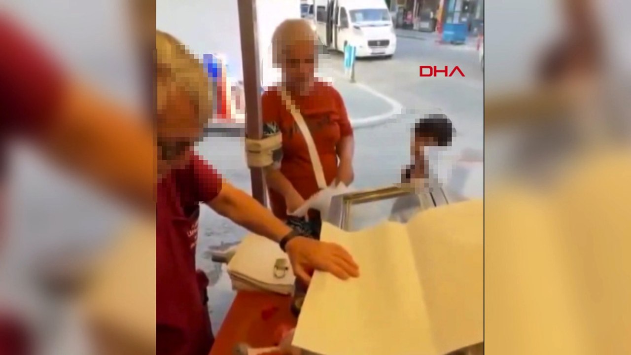Çocuğu için lahmacun almak isteyen kadına '5'ten az satmam' diyen seyyar satıcının tezgahı kaldırıldı