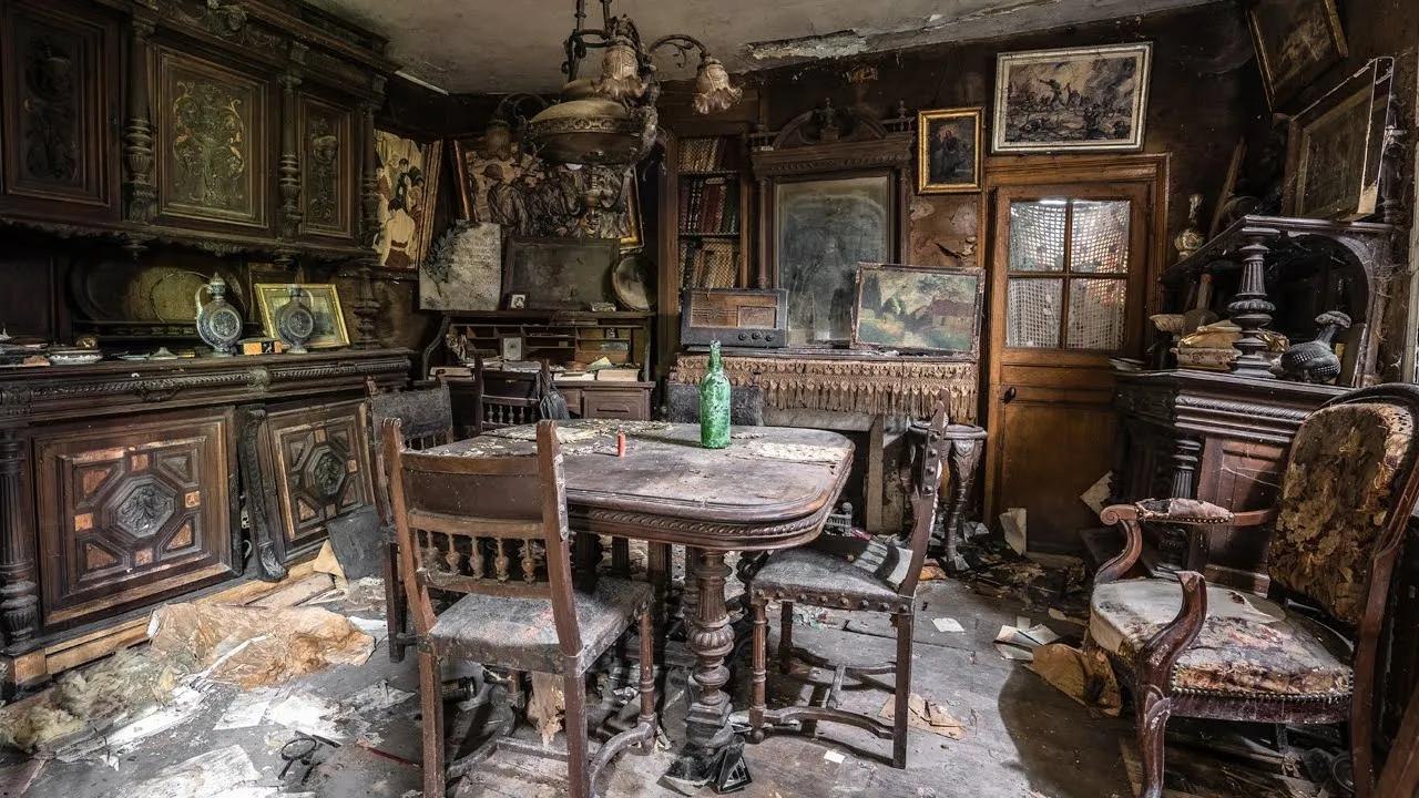 Descubre una casa cápsula del tiempo abandonada de la posguerra en Francia
