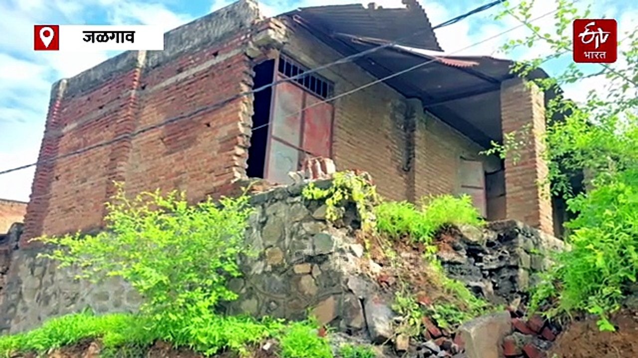 मुसळधार पावसानंतर जिल्हा परिषद शाळेचा पाया खचला; विद्यार्थ्यांच्या सुरक्षेचा प्रश्न ऐरणीवर