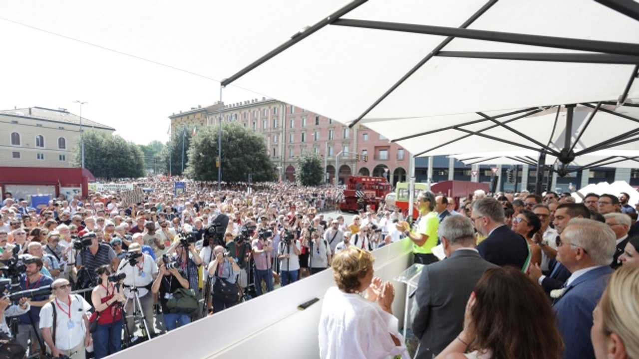 Il video della commemorazione della Strage di Bologna: da Palazzo d'Accursio al corteo fino al piazzale della stazione. La giornata