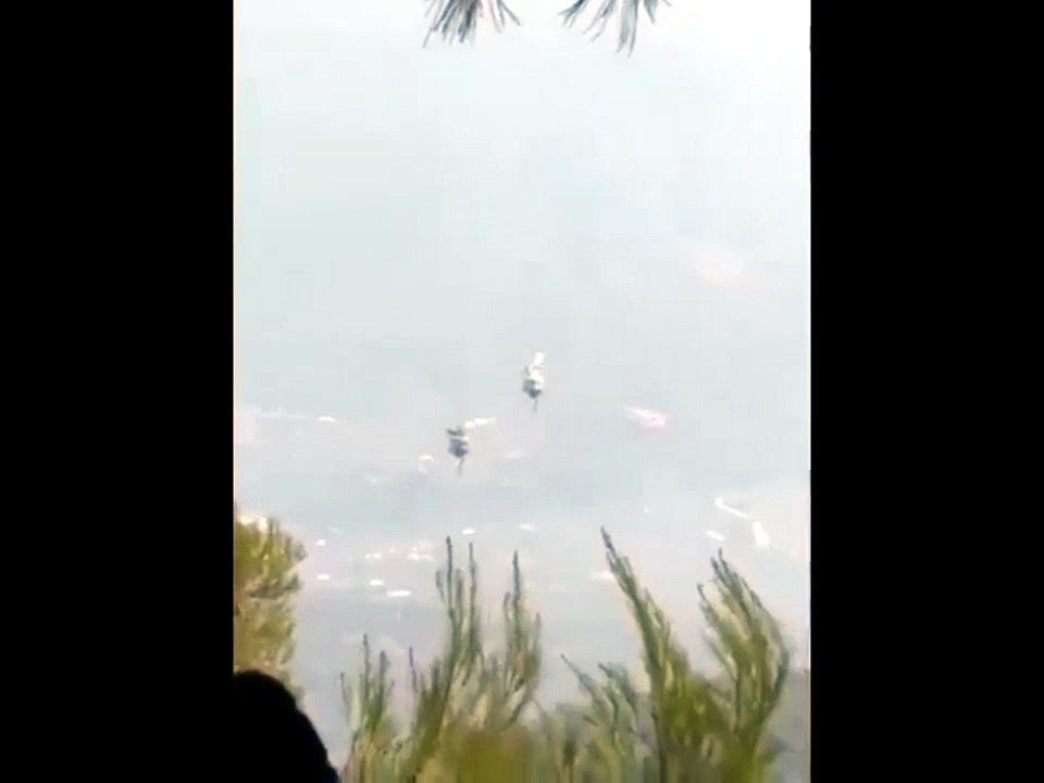 Scontro tra due elicotteri antincendio in Grecia: le immagini choc