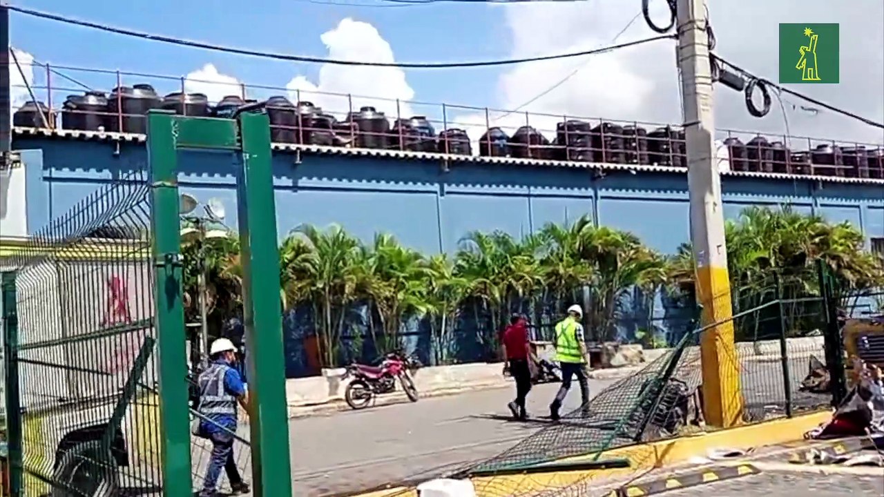 Bomberos controlan fuego en L y R Comercial