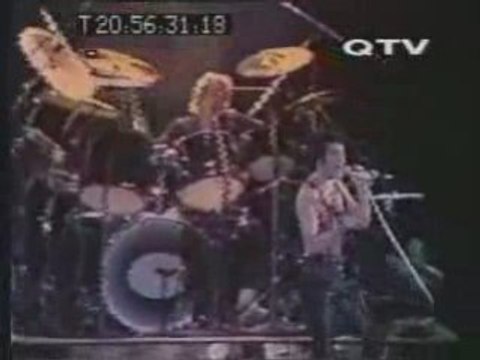 Queen LIVE PARIS Fat Bottomed Girls