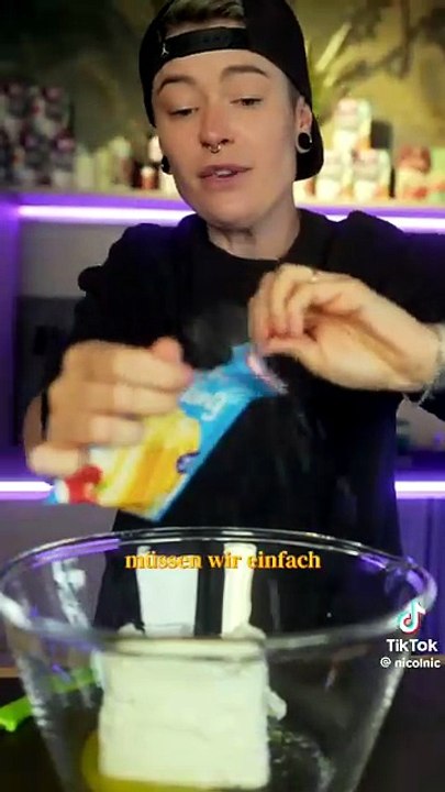 Puddingstange mit Kirschen