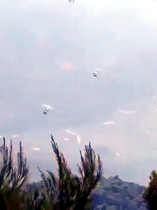 Dos helicópteros chocaron en pleno vuelo mientras combatían los incendios forestales en Grecia