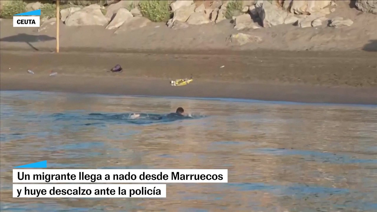 Un migrante llega a nado desde Marruecos y huye ante la policía