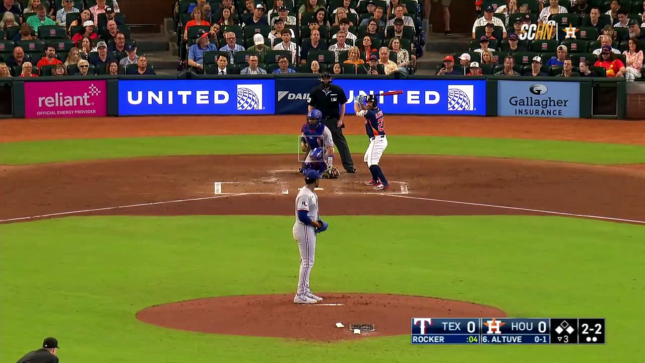 José Altuve pega sencillo productor