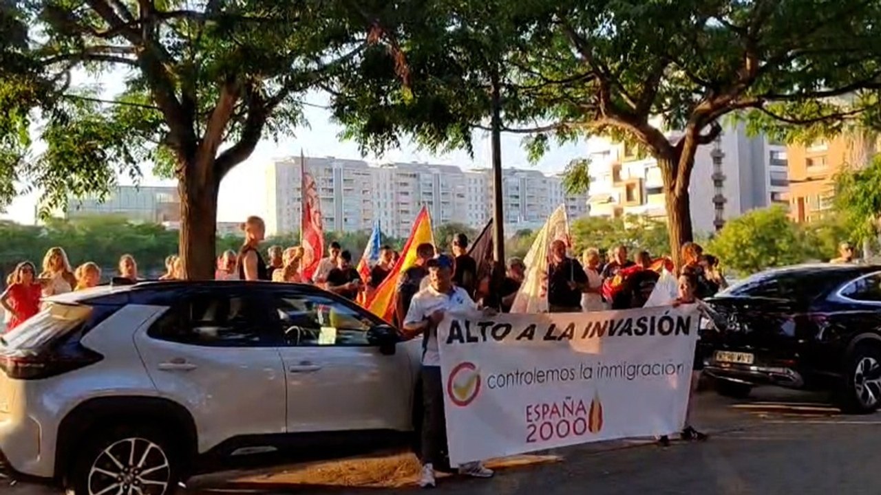 Protestas en Valencia y Alicante contra la gestión de Sánchez con Marruecos: "¡España cristiana y no musulmana!"