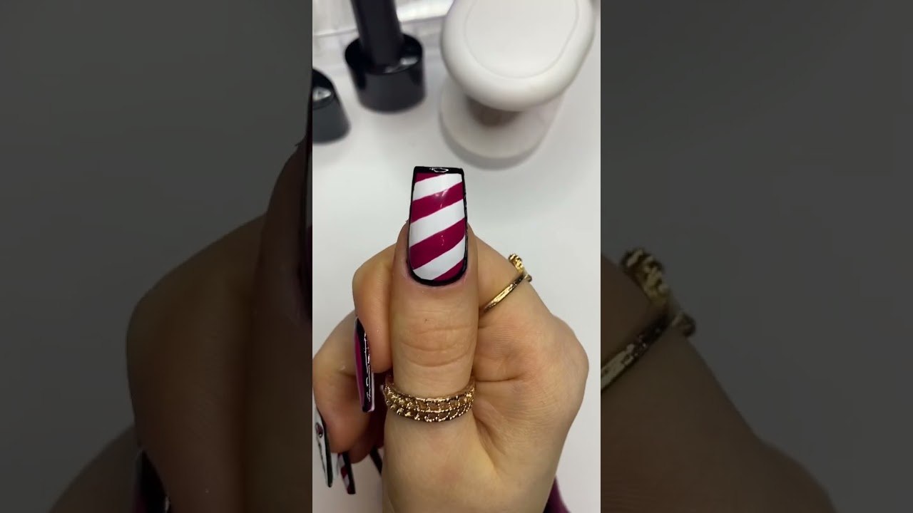 Comic Nägel x Weihnachten? 🤩🎄🎅🏻❤️ #shorts #nails #gelx #gelnails #nailart #naildesign