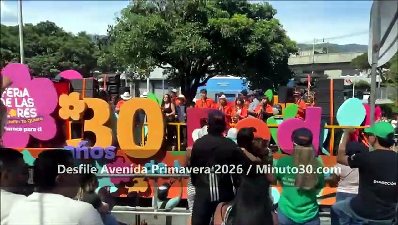 ¡Un éxito rotundo! El Desfile Avenida Primavera llenó de música, color y tradición las calles en la Feria de las Flores