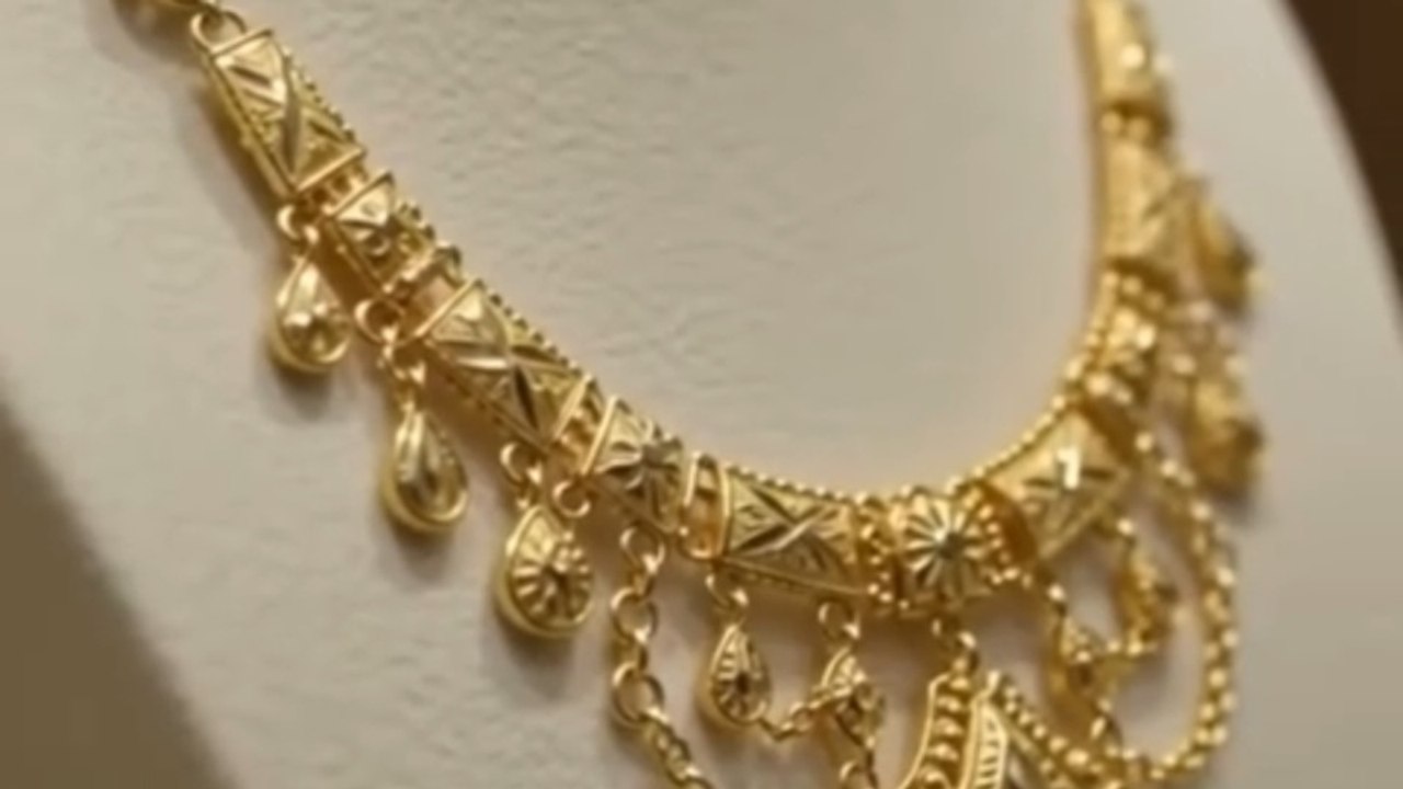 Shopping for a Gold / an ad concept