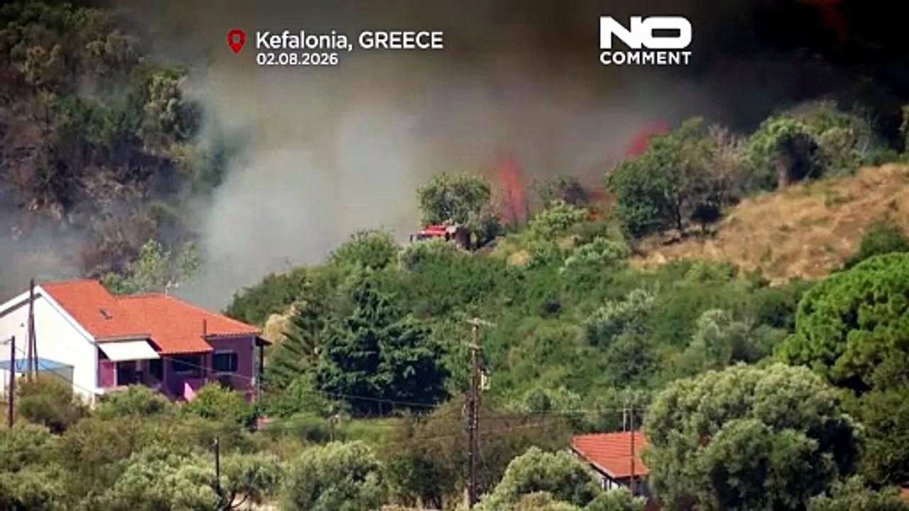 Grécia: incêndios obrigam evacuações na ilha de Cefalónia