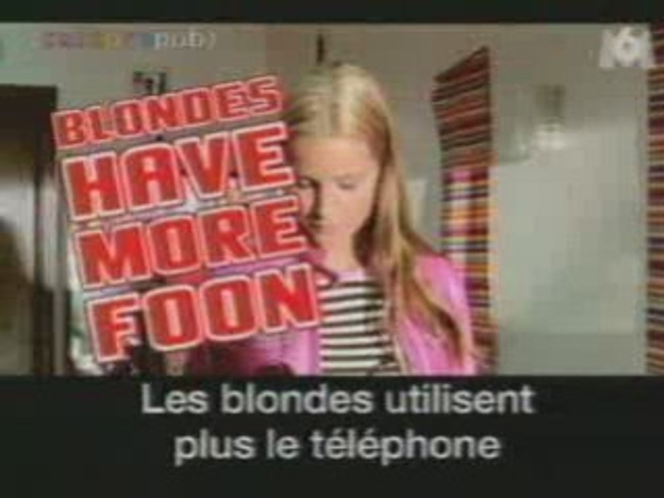 La blonde au salon de coiffure