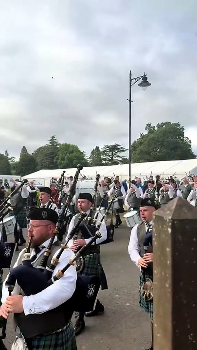 Inveraray & District Pipe Band March to the Line at Scottish Pipe Band Championships 2026. 💙 🏴