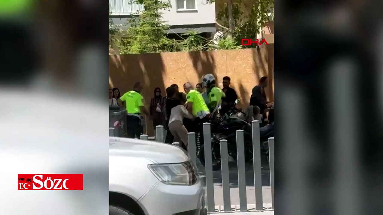 Kavga eden kadınları trafik polisleri ayırdı