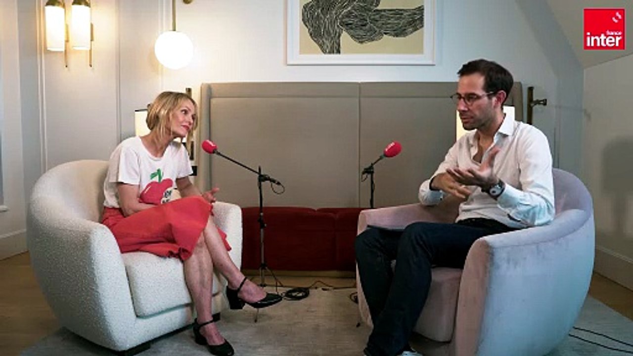Vanessa Paradis : "On découvre une chanson à l'état brut, sans artifice, elle est un peu fragile"
