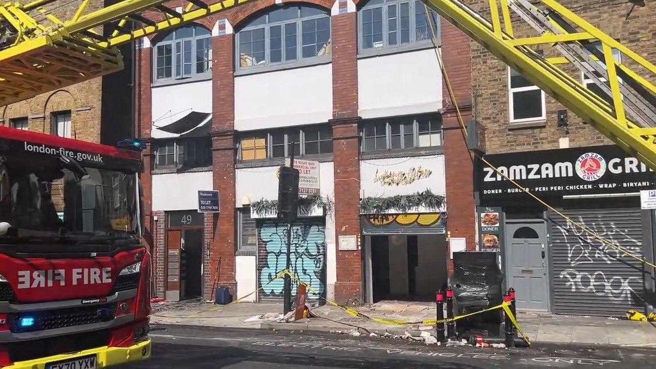 Shoreditch fire: Resident has 'near miss' from huge rooftop blaze seen across London