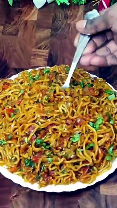 Spicy Chilli Garlic Tomato Maggi Recipe#shorts #maggi #recipe #tomato #trending #viral #maggirecipe