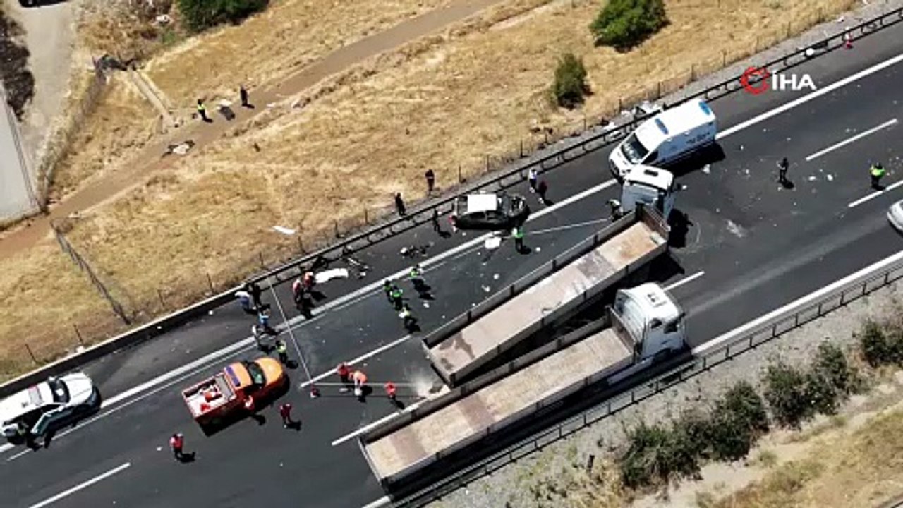 Otoyolda feci kaza! Yol savaş alanına döndü; bir anne ve çocuğu öldü, 5 kişi de yaralandı