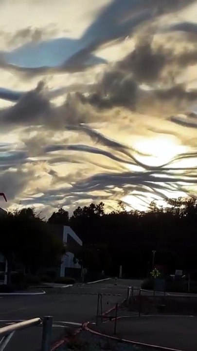 Man records VERY WEIRD clouds ☁️☁️