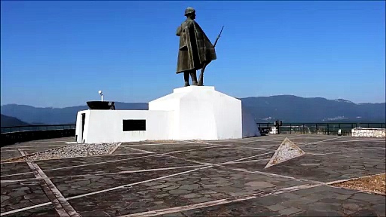 Το Μνημείο Ελληνα Μαχητή του 1940 - 1941 στο Καλπά