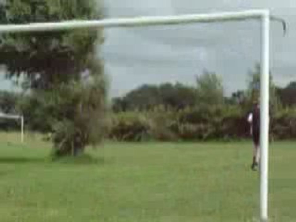 Jérémy et florian qui joue au  foot (2)