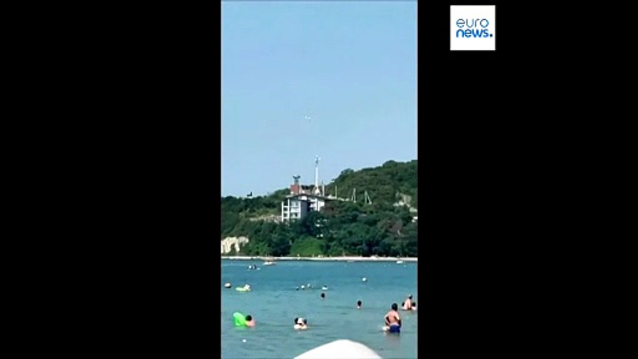 لحظة هجوم طائرة مسيرة على منتجع روسي على البحر الأسود