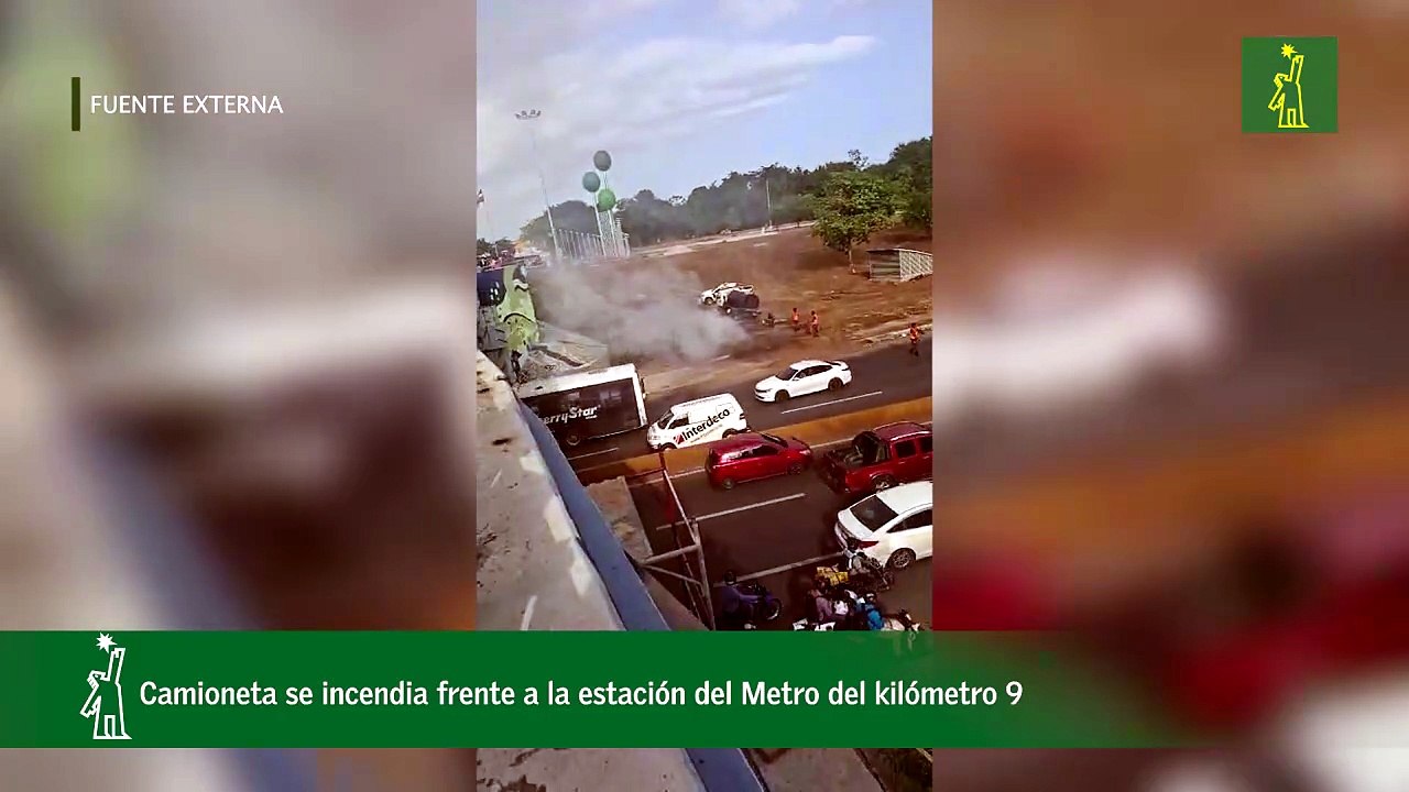 Camioneta se incendia frente a la estación del Metro del kilómetro 9